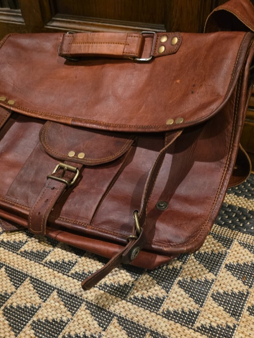 Classic Brown Leather Messenger Bag for Men - Picture 8 of 9